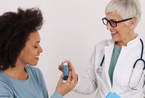 Doctor talking with peitent