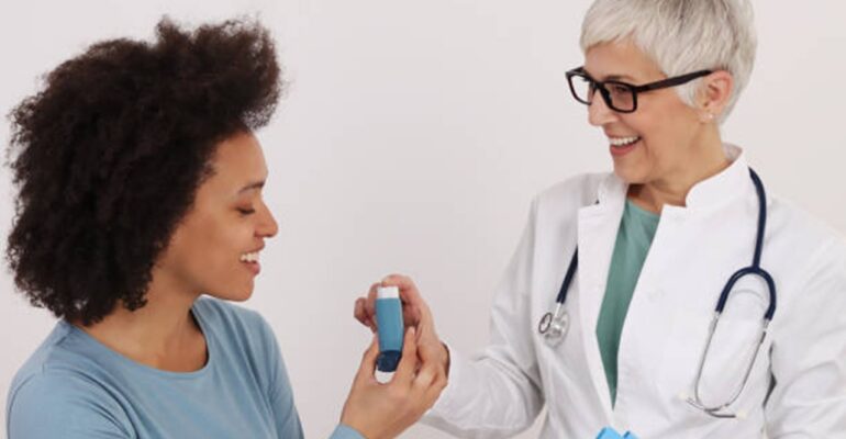 Doctor talking with peitent