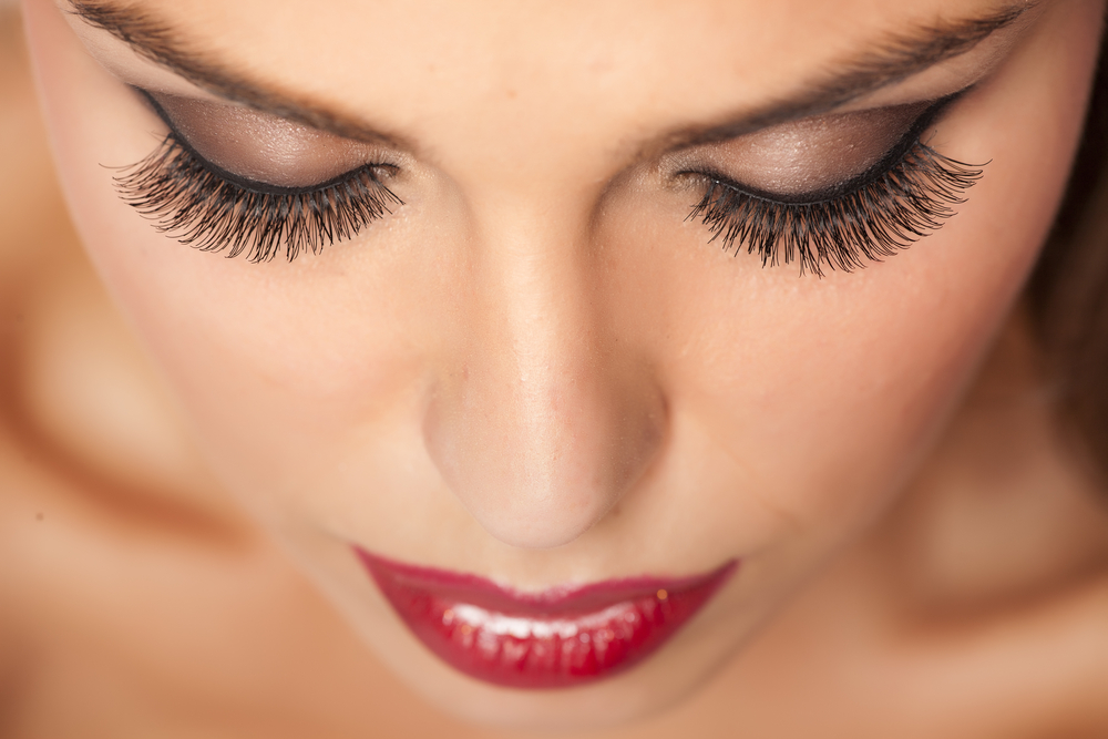 Natural remedies to get beautifully long eyelashes