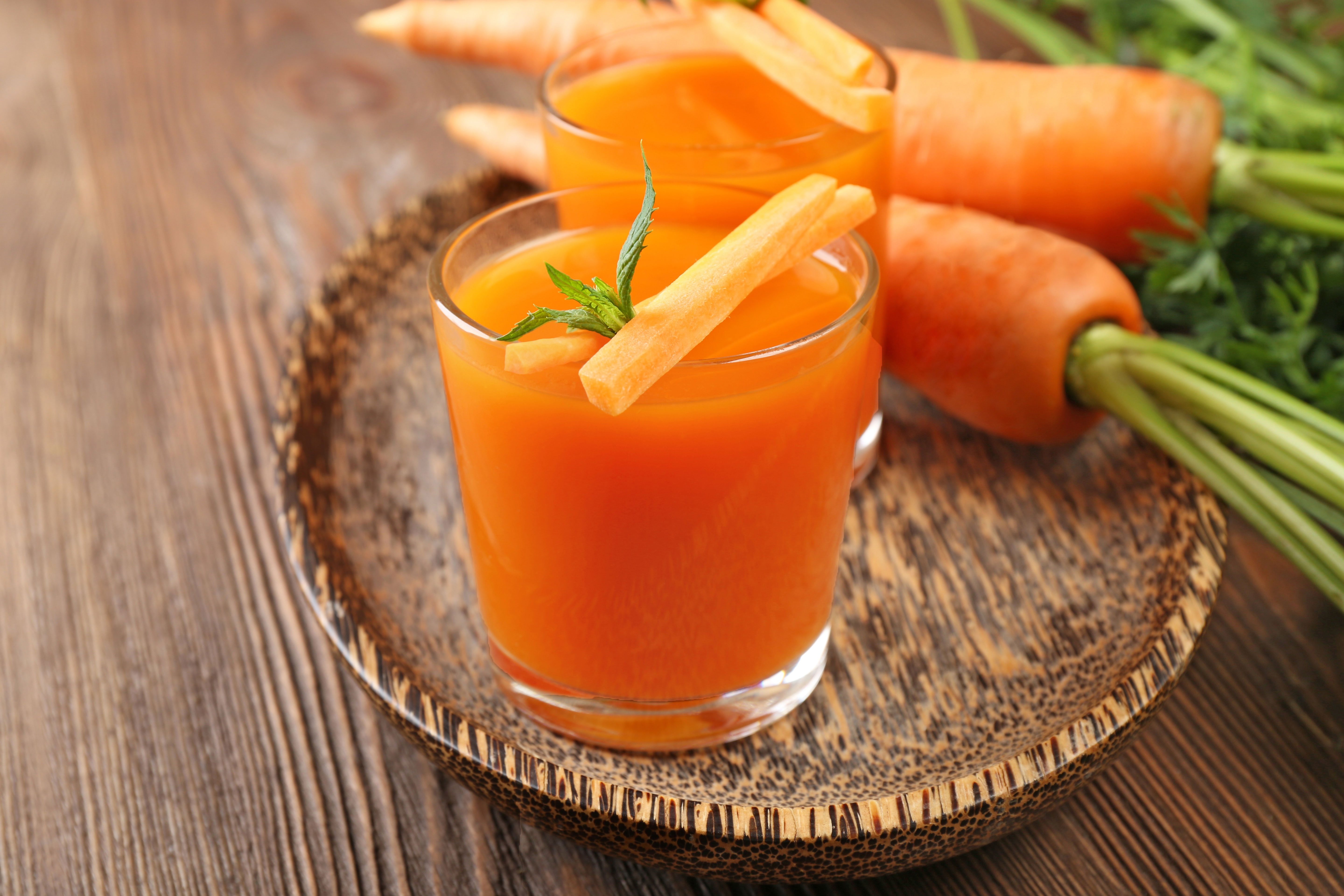 Make Natural Carrot Juice By Hand In Pangandaran City Make Natural Carrot Juice By Hand In Pangandaran City