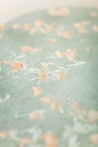 11 Awesome Benefits of Salt Water for Your Skin