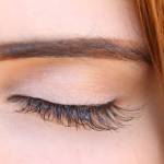 Natural Ways to Grow Eyebrows & Eyelashes