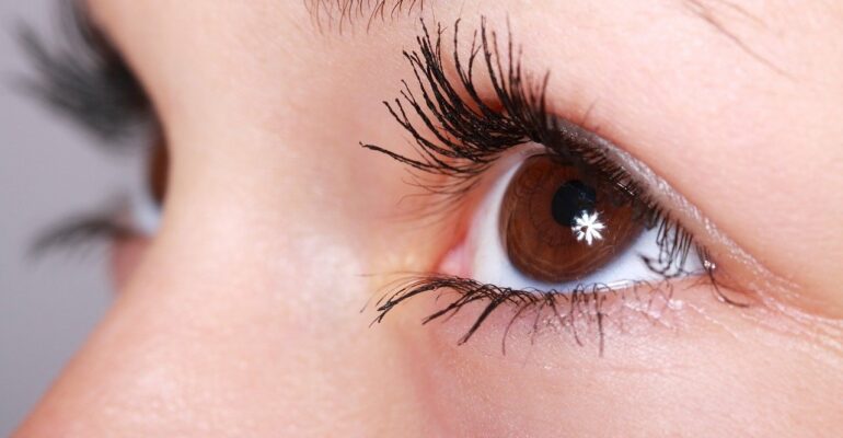 Thick and Long Eyelashes