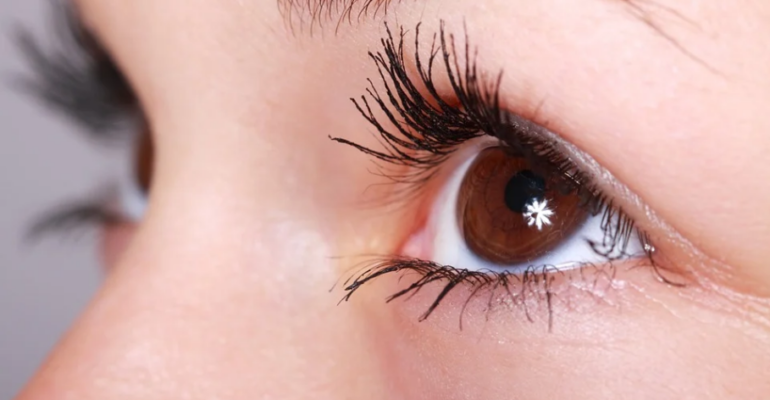 thick eyelashes