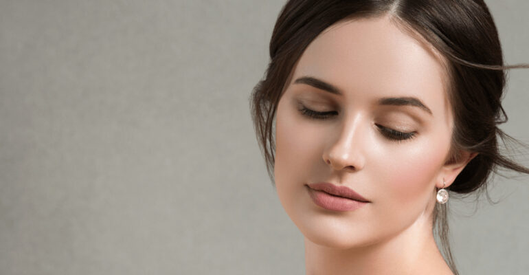 Enhance your beauty with long and luscious eyelashes using our revolutionary eyelash growth product.