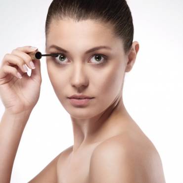 Best Eyelash Growth Serums According to Customer Reviews