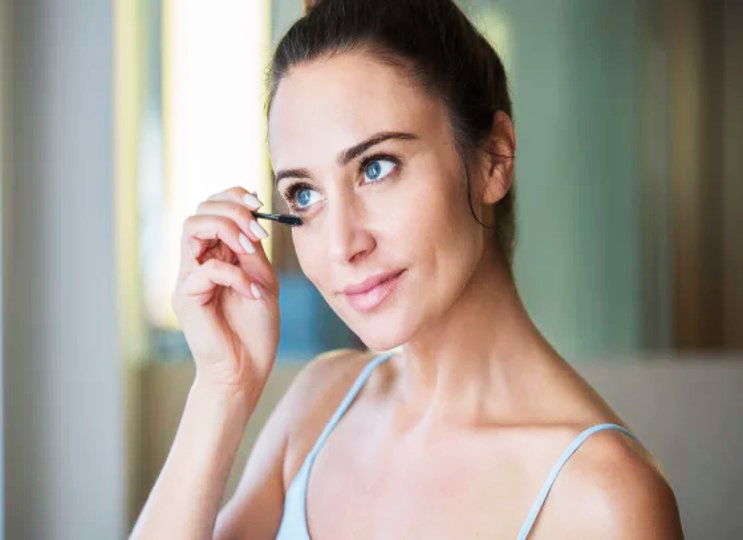 How to apply careprost for eyelash growth
