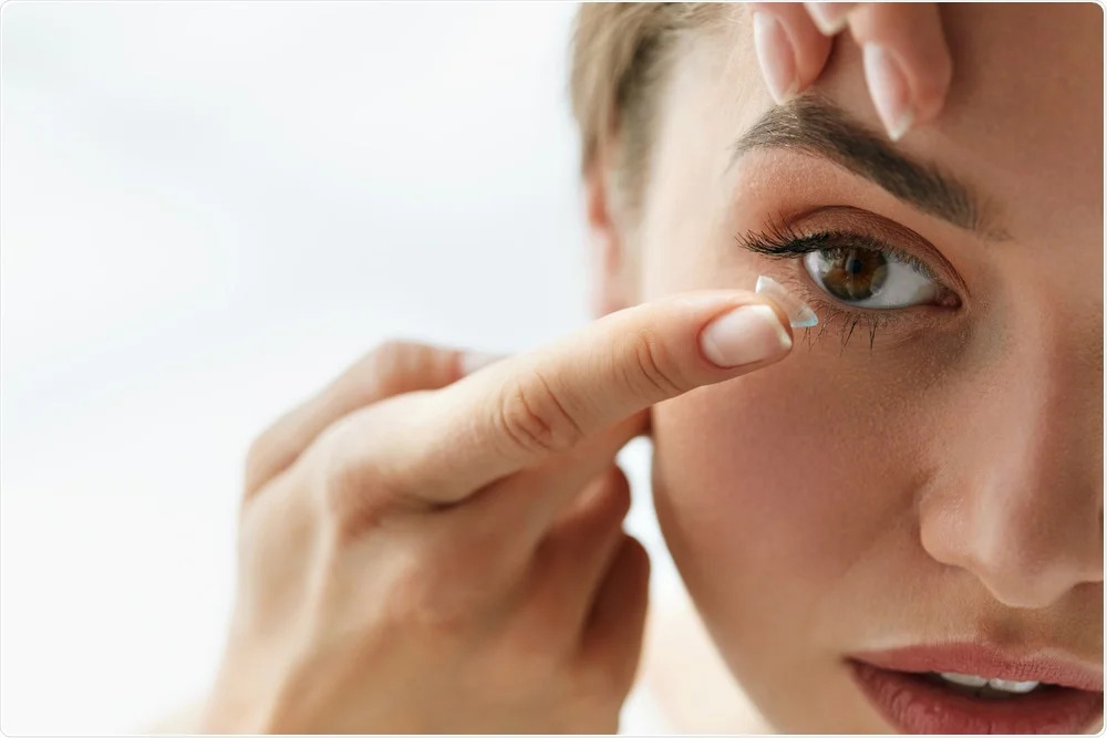 how to take care of eyes with contact lenses