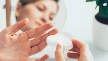 How To Take Care of Eyes with Contact Lenses?