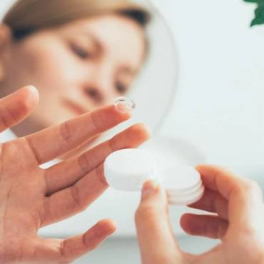How To Take Care of Eyes with Contact Lenses?