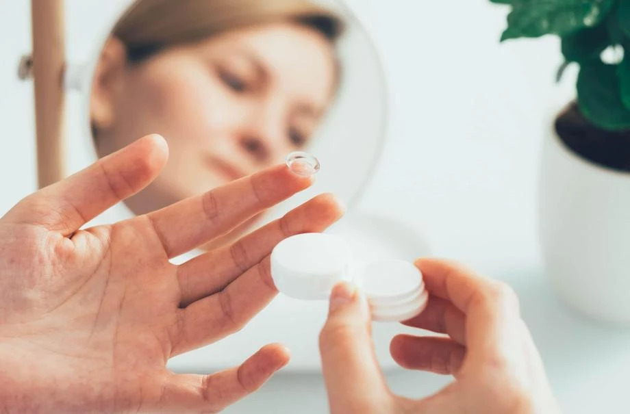 How To Take Care of Eyes with Contact Lenses?