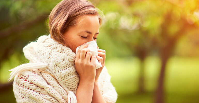 Top Summer Allergens Infographic: Common allergens during summer including pollen, mold, dust